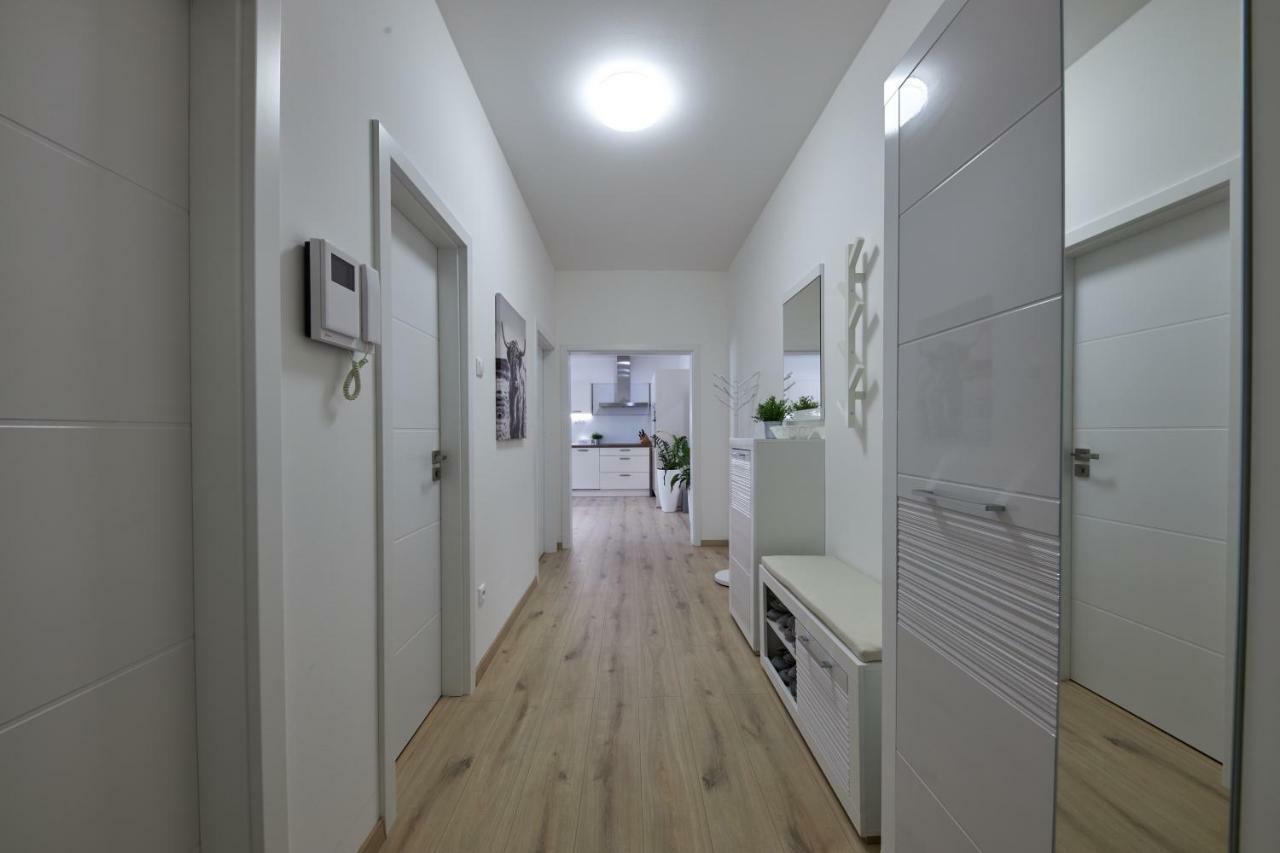 Le Monde Apartment Bratislava - Amazing 5Bdr In Downtown Kültér fotó