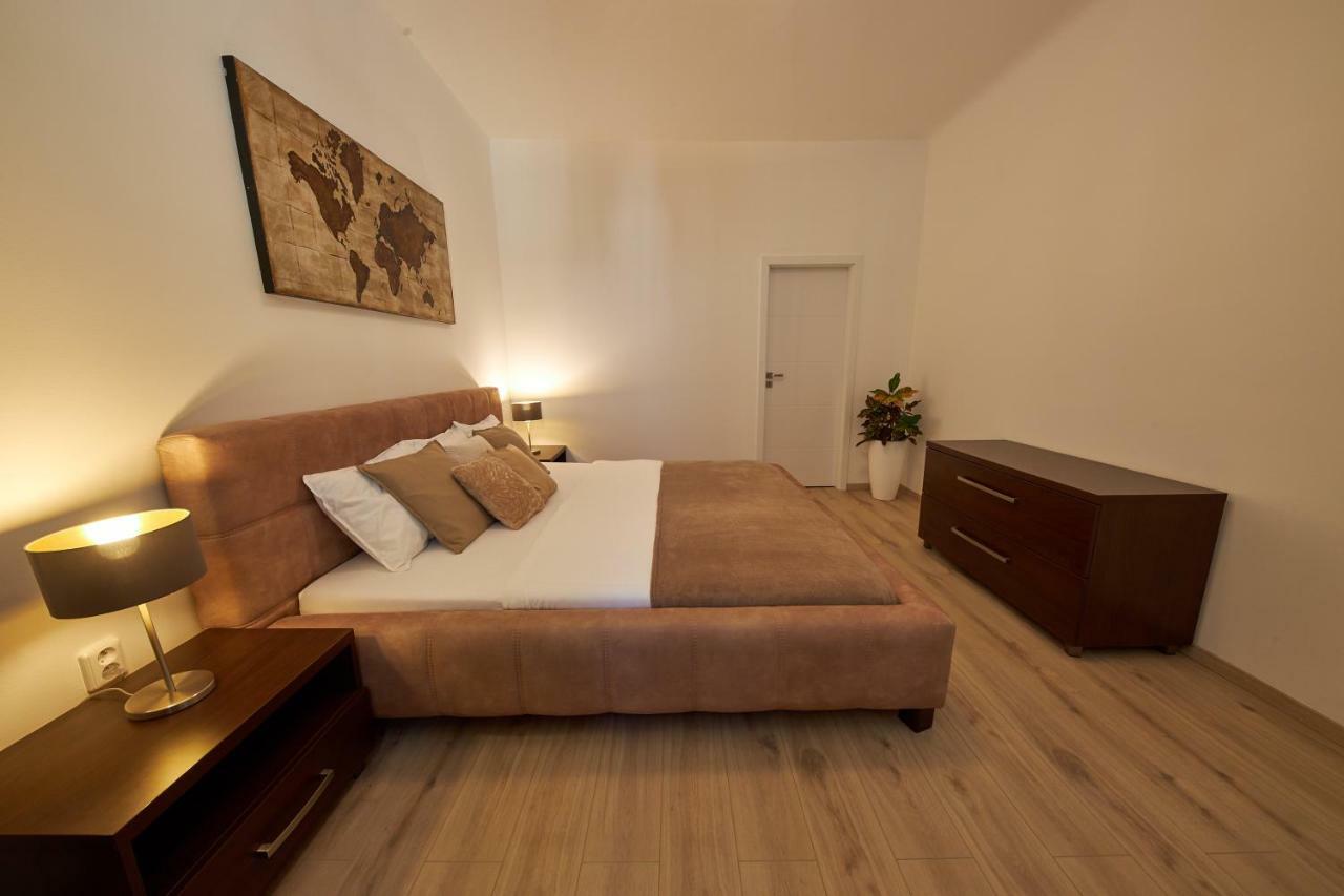 Le Monde Apartment Bratislava - Amazing 5Bdr In Downtown Kültér fotó